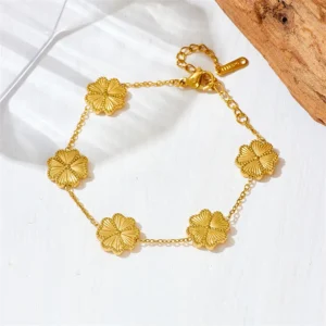 Beautiful 18K Gold Plated Clover Bracelet - Image 2